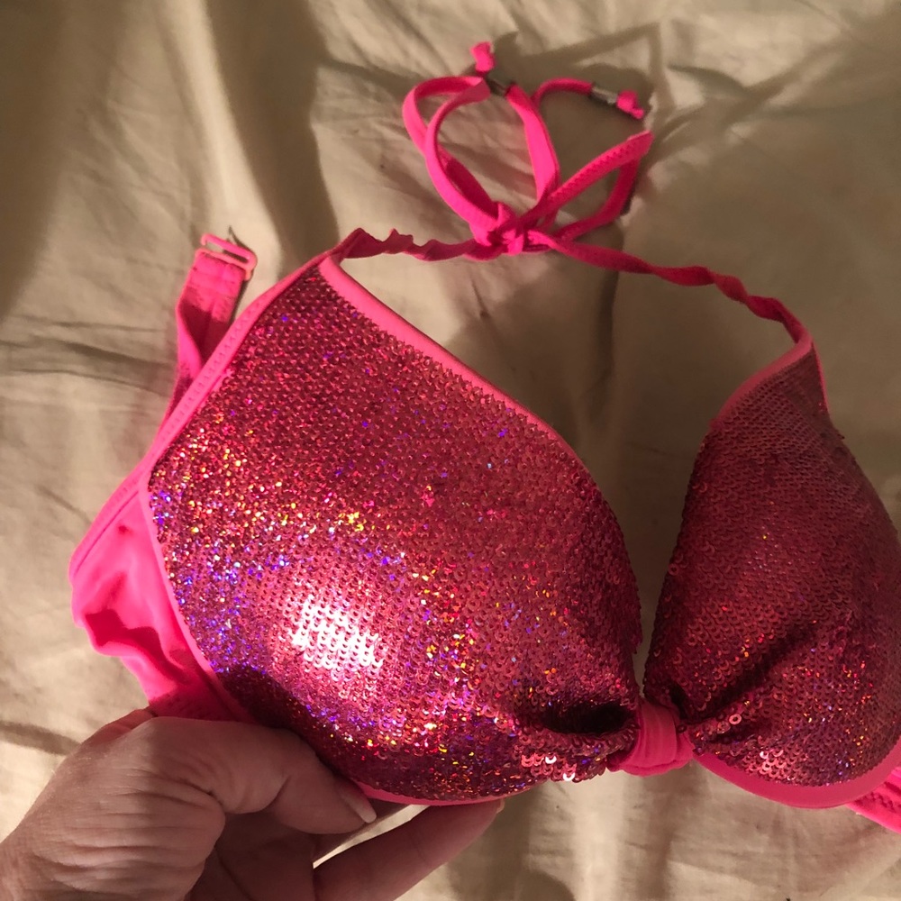 Two vs bikini tops - Picture 4 of 4